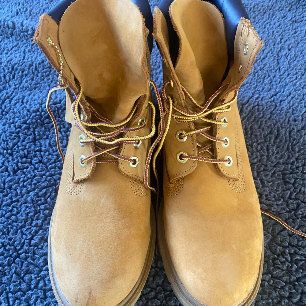Mens Timberlands size 7.5 (New)